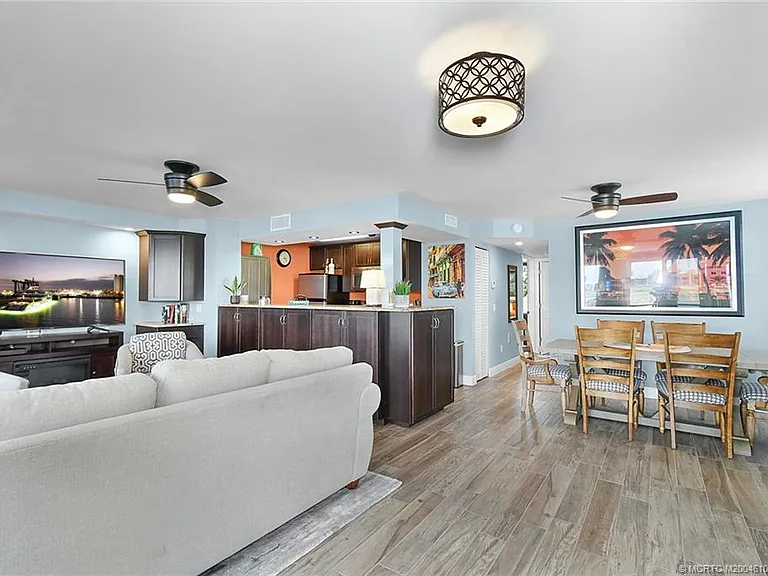 311 NE Golfview Cir — Photo 10