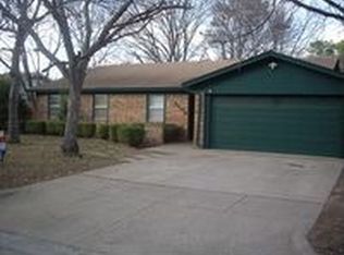 2409 Courtland Dr, Arlington, TX 76017