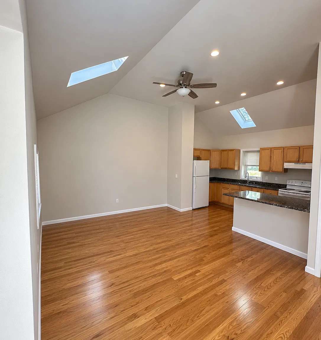 2 bed, 950 sqft, $3,000 — Photo 3