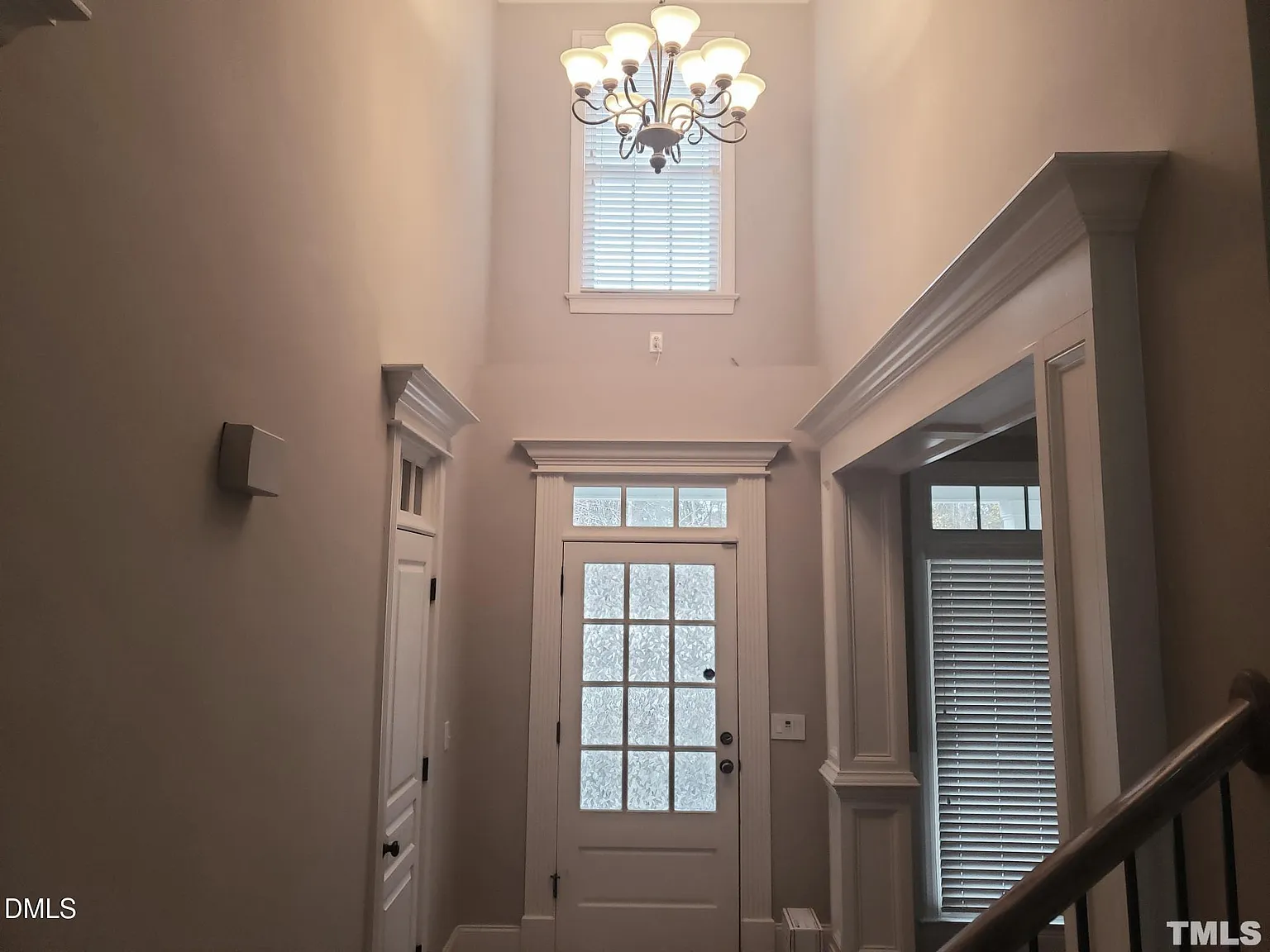 3 bed, 2.5 bath, 2420 sqft, $2,300 — Photo 2
