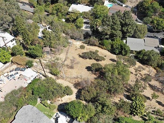 4th image of 3923 Deer Ave