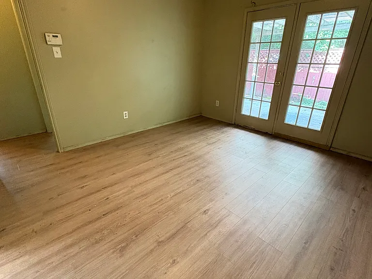 2224 Brookview Dr — Photo 7