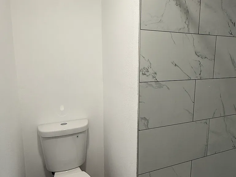 Full Bathroom in Bedroom 2