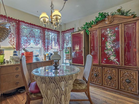 4th image of 481 Pecan St