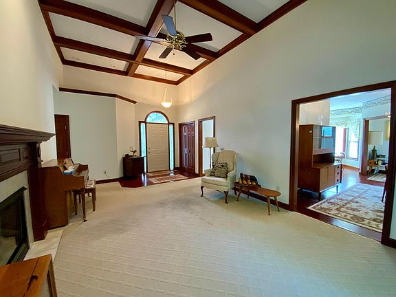 2nd image of 47 Woodlake Trl
