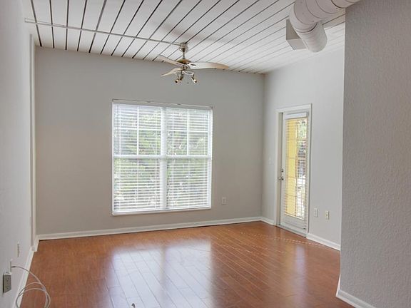 3rd image of 2410 W Azeele St Unit 225