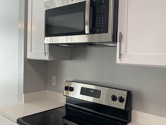 4th image of 1029 El Camino Real #6
