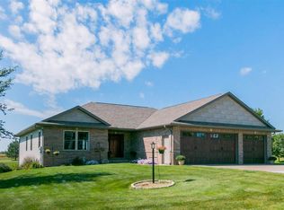 2415 Paradise Ct, Kalona, IA 52247