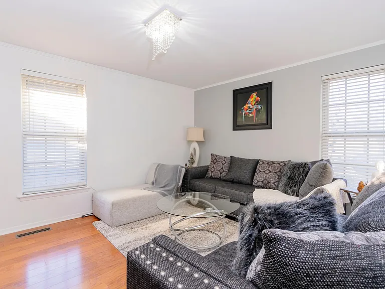 1620 W Northgate Dr — Photo 16
