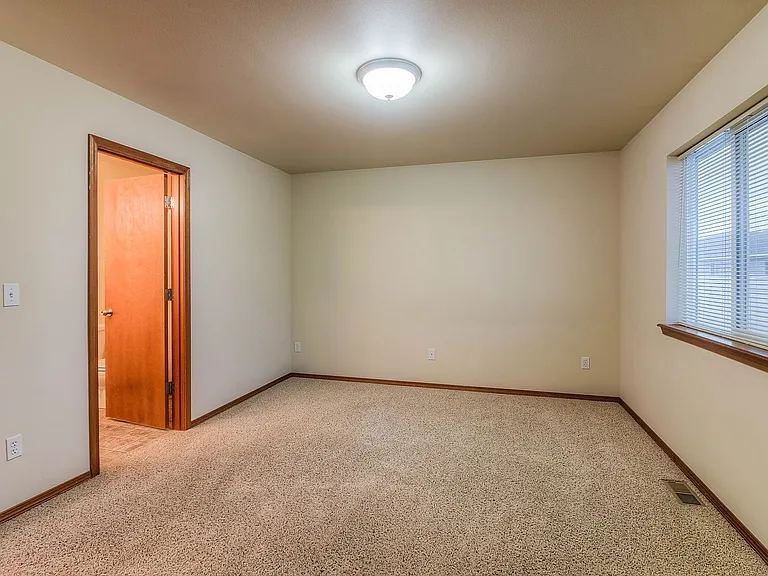1007 S 91st Ave — Photo 11