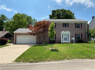82 Country Club Dr, Danville, IL 61832