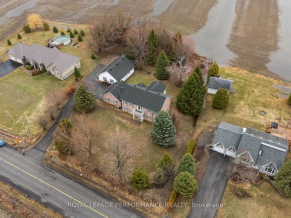 5th image of 1007 Saint Pierre Rd