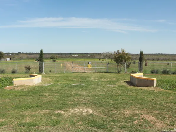 276 county road 570 LOT 26, Devine, TX 78016