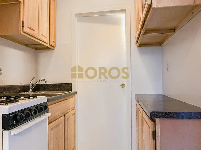 533 E 5th St #5 — Photo 8