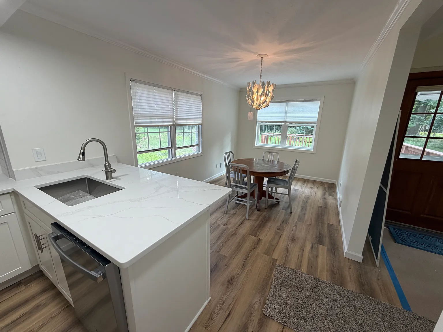 3 bed, 2300 sqft, $3,700 — Photo 3