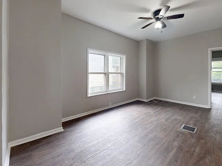 3889 W 33rd St — Photo 29