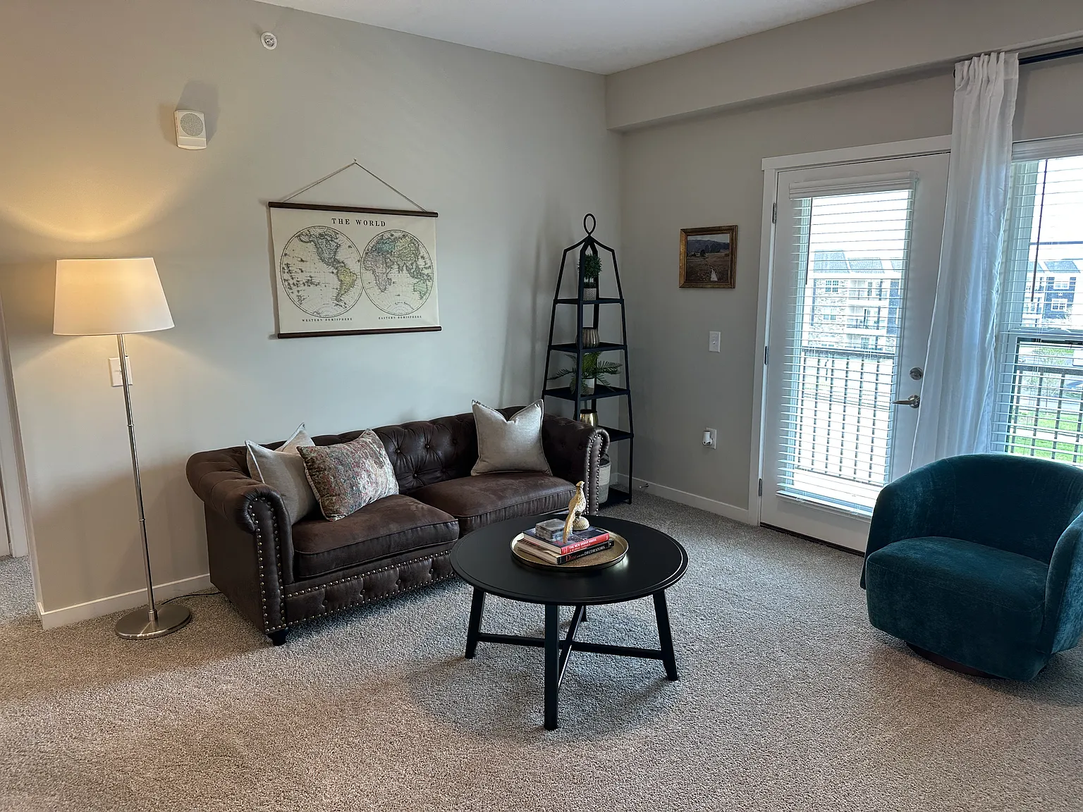 1 bed, 702 sqft, $3,870 — Photo 2