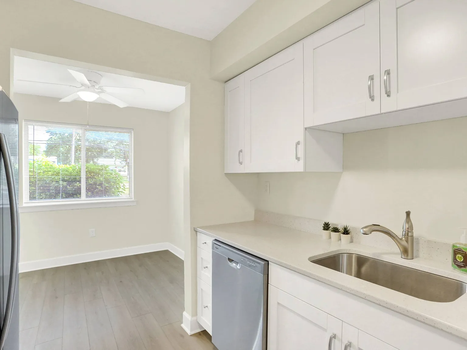Twin Lakes Apartments — Photo 3