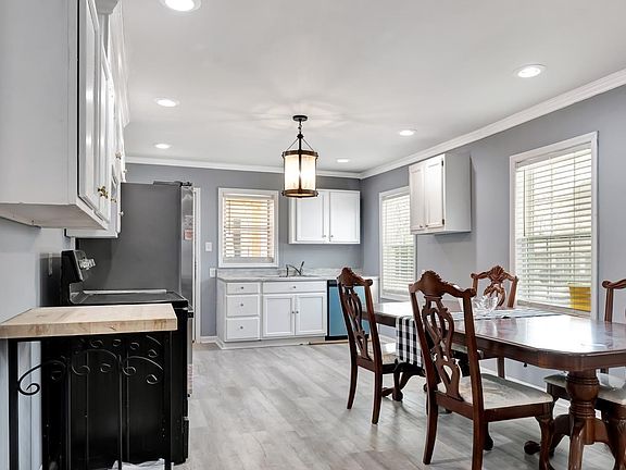 5th image of 1325 18th Way SW