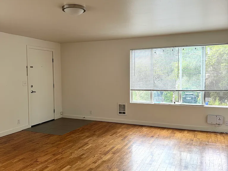 312 28th Ave S #B — Photo 7