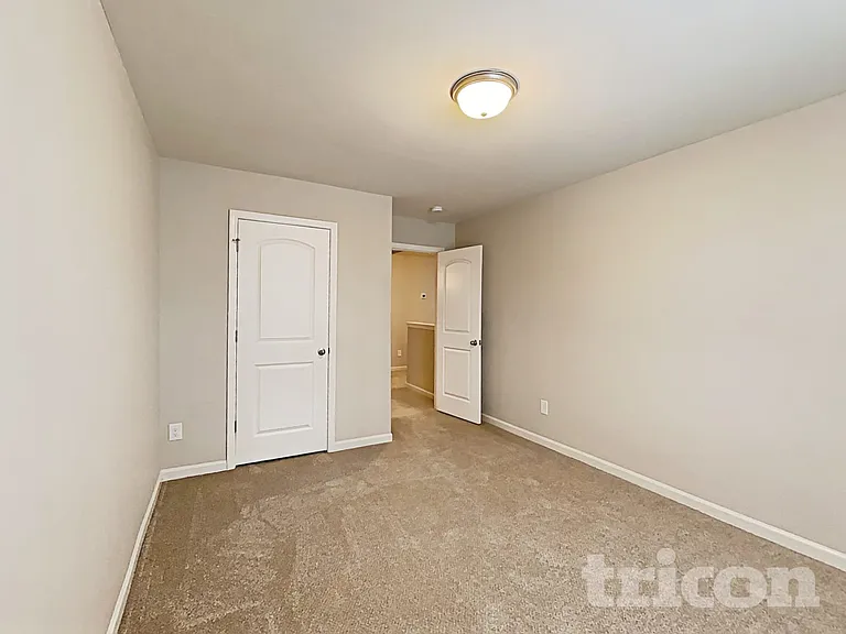135 Coddington Ln — Photo 10