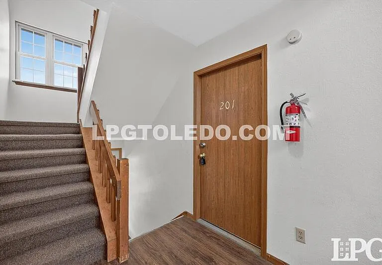 811 Hilltop Ln #201 — Photo 7