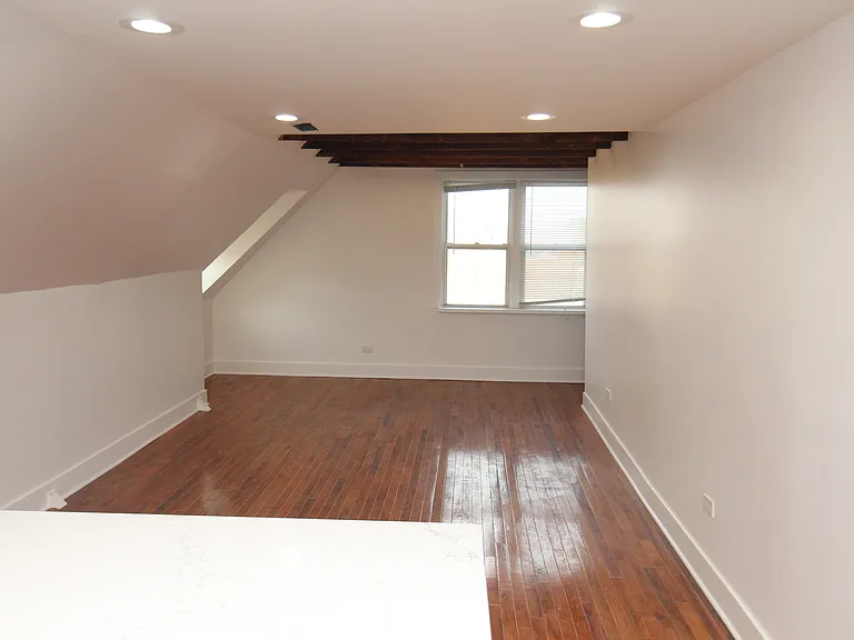 1362 N Bosworth Ave #4A — Photo 2