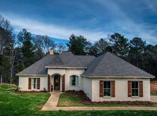 130 Pineview Cir, Flora, MS 39071