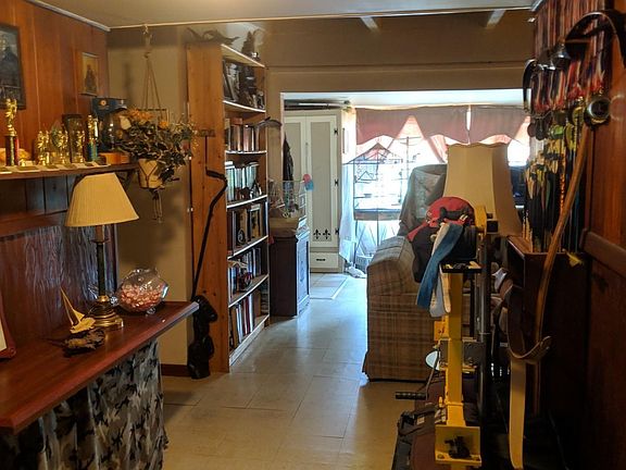 2nd image of 118 W Avenue B