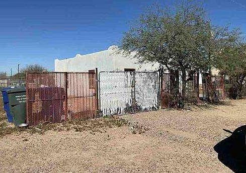 2nd image of 1620 S Santa Rita Ave