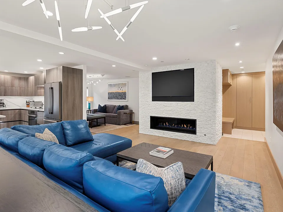 447 E Cooper Ave #1