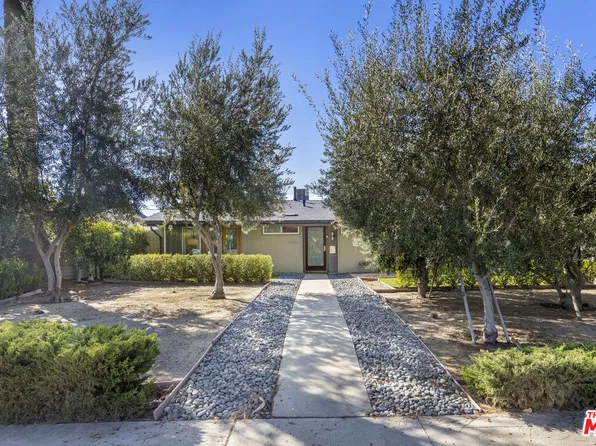 19820 Victory Blvd, Woodland Hills, CA 91367
