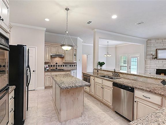 3rd image of 5108 Congressional Dr