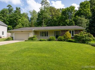 2260 Chelsea Rd NE, Grand Rapids, MI 49505