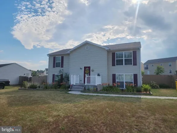 72 Eisenhower Cir, Inwood, WV 25428