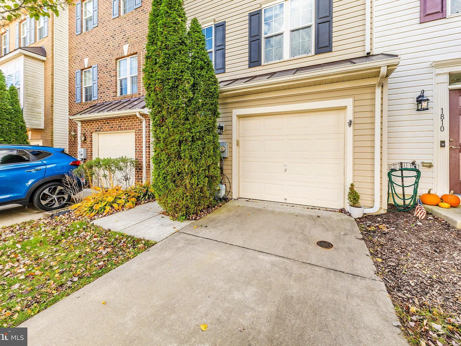 3 bed, 2.0 bath, 1360 sqft, $2,650 — Photo 2