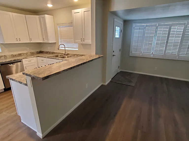 904 Coal Ave SW — Photo 16
