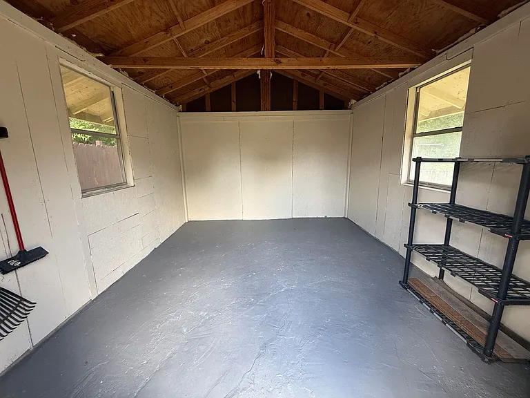 1001 Goode Dr — Photo 23