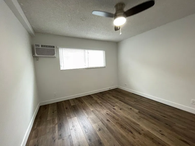 20353 Saticoy St — Photo 59