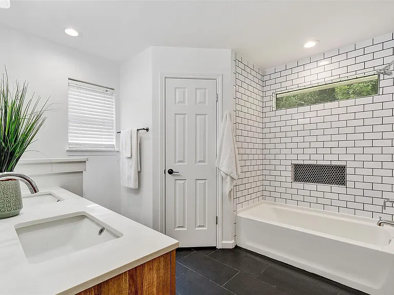 2408 W Messick Loop — Photo 19