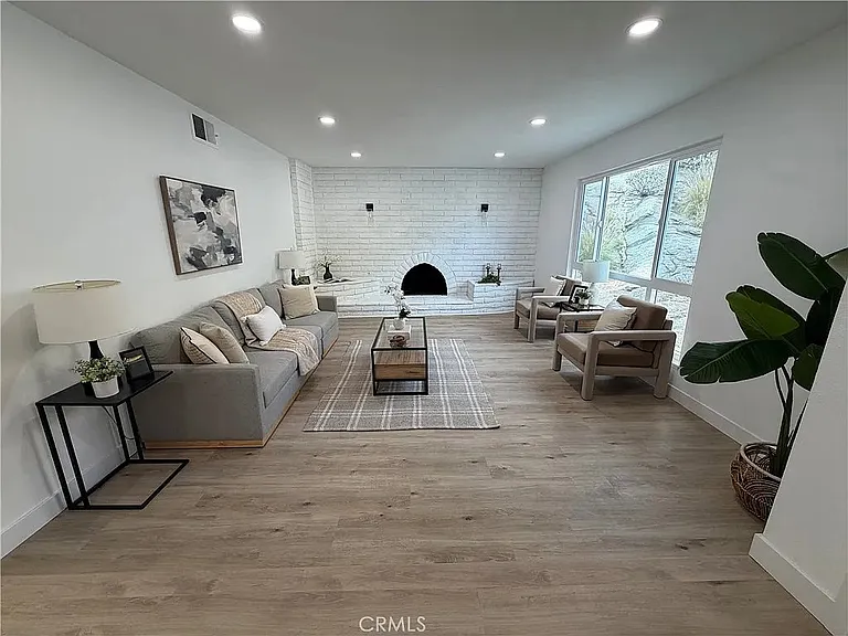 755 Huston Dr — Photo 32