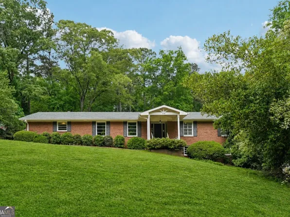 2118 Skytop Dr, Stone Mountain, GA 30087