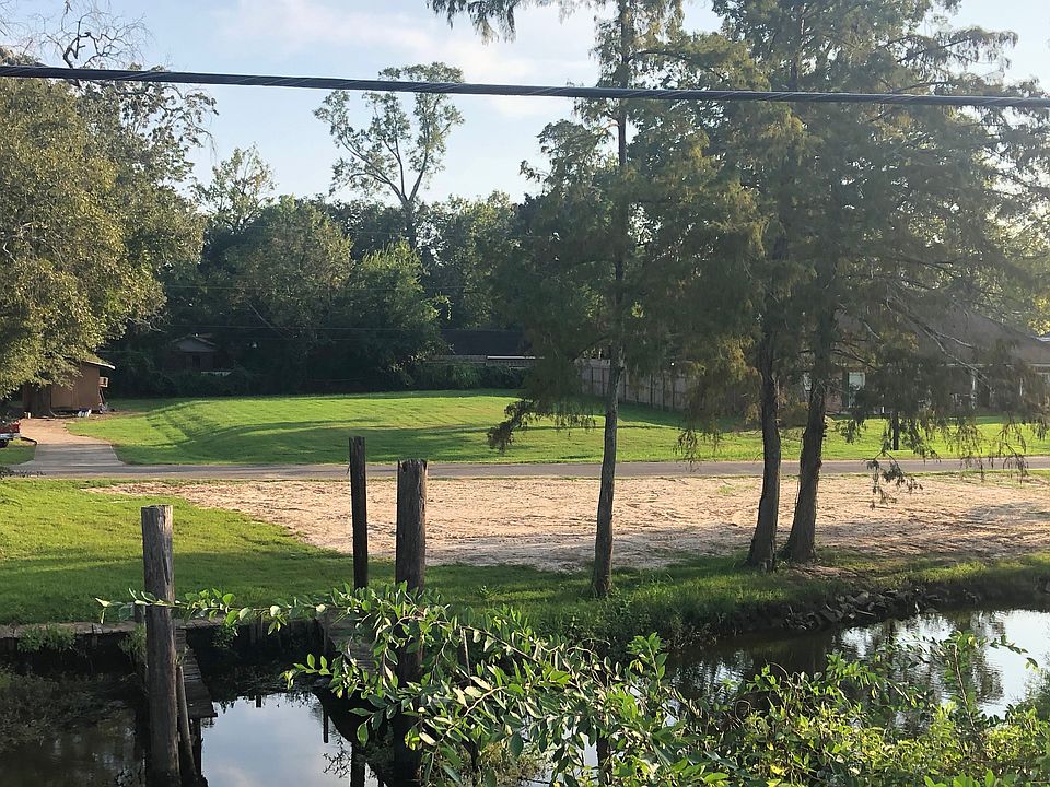 1st image of Timberlawn Dr