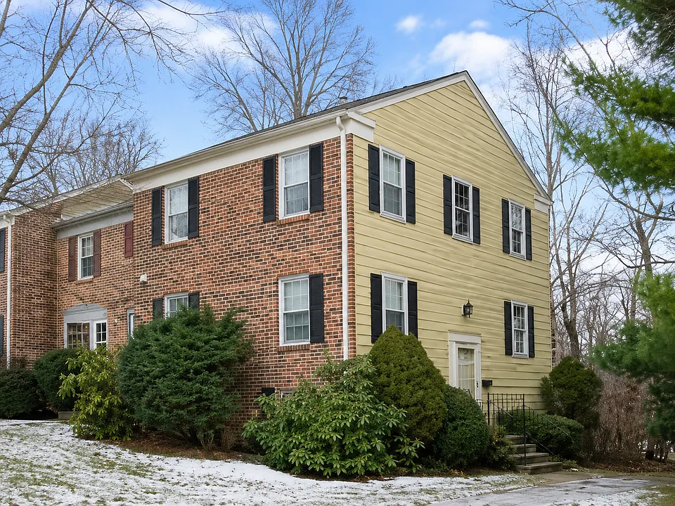 108 Nottingham Ct