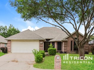 6209 Meadowmere Ln, Arlington, TX 76001