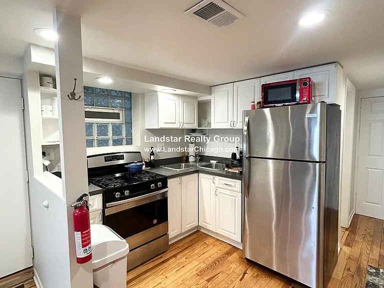 1419 W Grand Ave #G — Photo 2