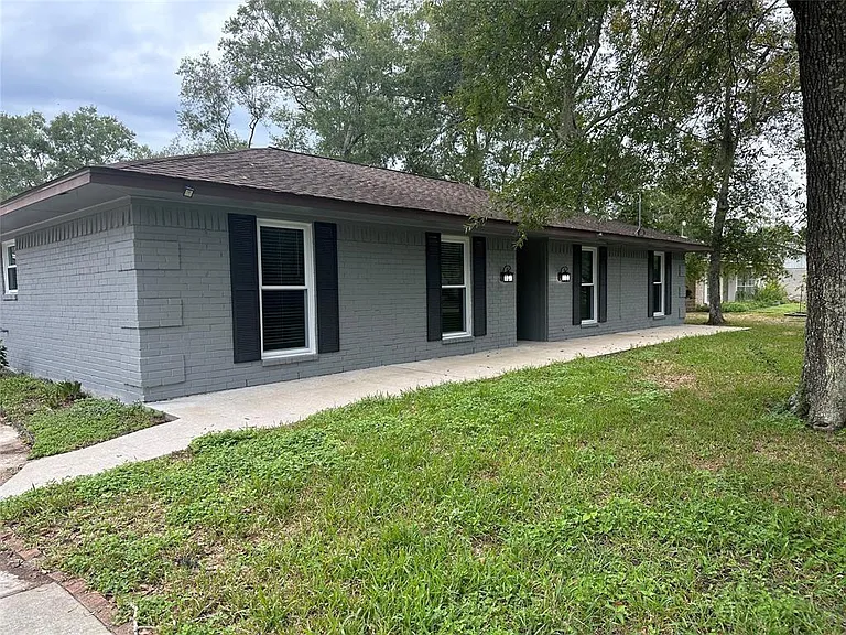 228 Oak Manor Dr — Photo 3