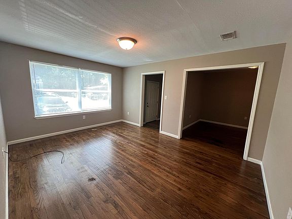 2nd image of 515 Melba Ave