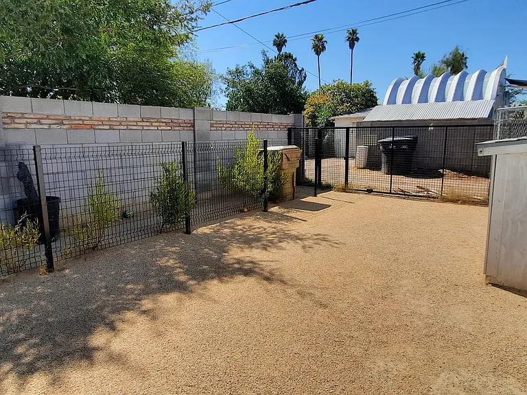 1401 E Hubbell St — Photo 2
