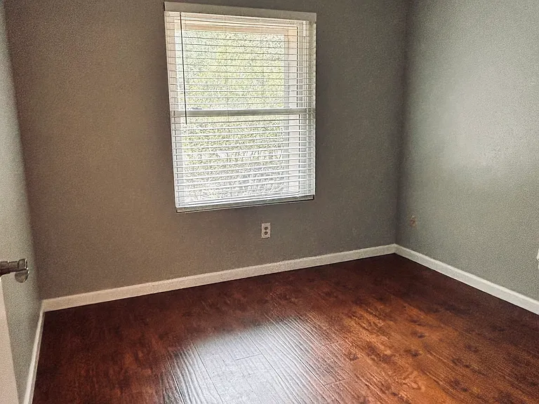 720 Memorial Mews St #B — Photo 16
